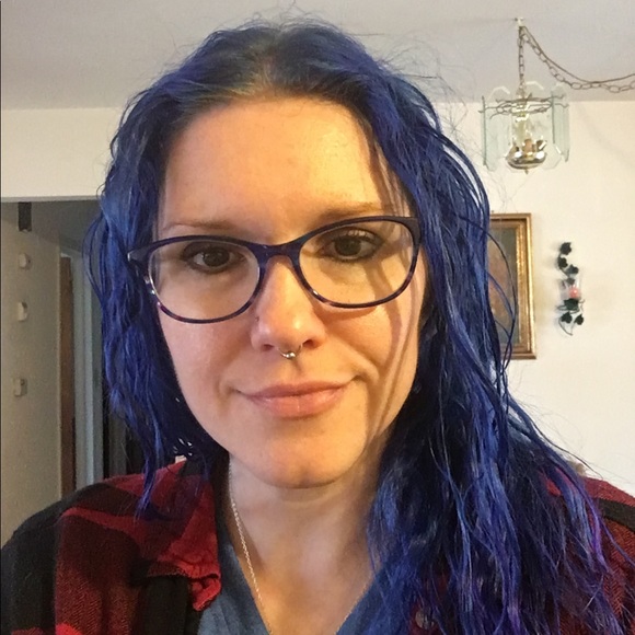 Meet your Posher, Jennifer - Picture 1 of 1